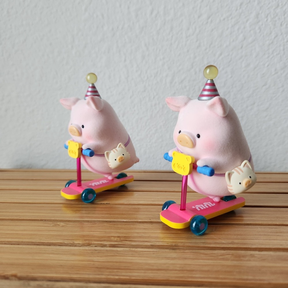 Toyo Cicis Story Lulu Celebration Birthday‎ Pigs On Scooters Party Hats Set Of 2